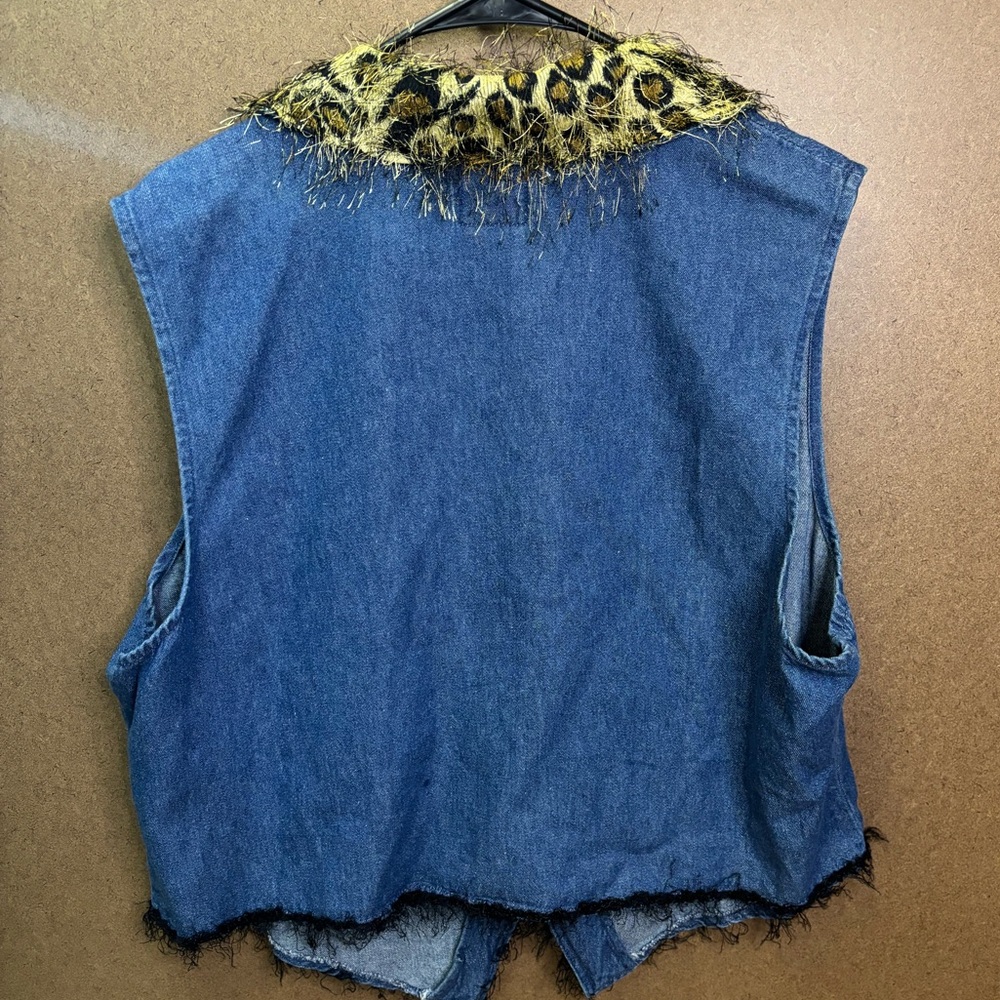 Sunbelt Denim Vest Leopard Faux Fur Collar Rhinestone Star XL - Picture 5 of 6